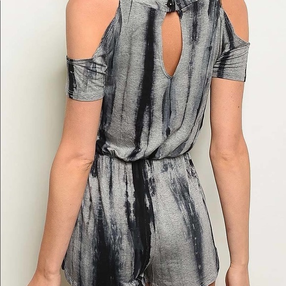 Sale COLD SHOULDER GRAY & BLACK ROMPER - Picture 3 of 7